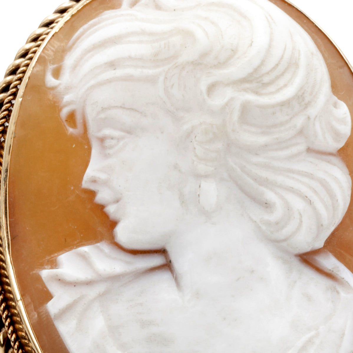 A 9ct gold cameo brooch