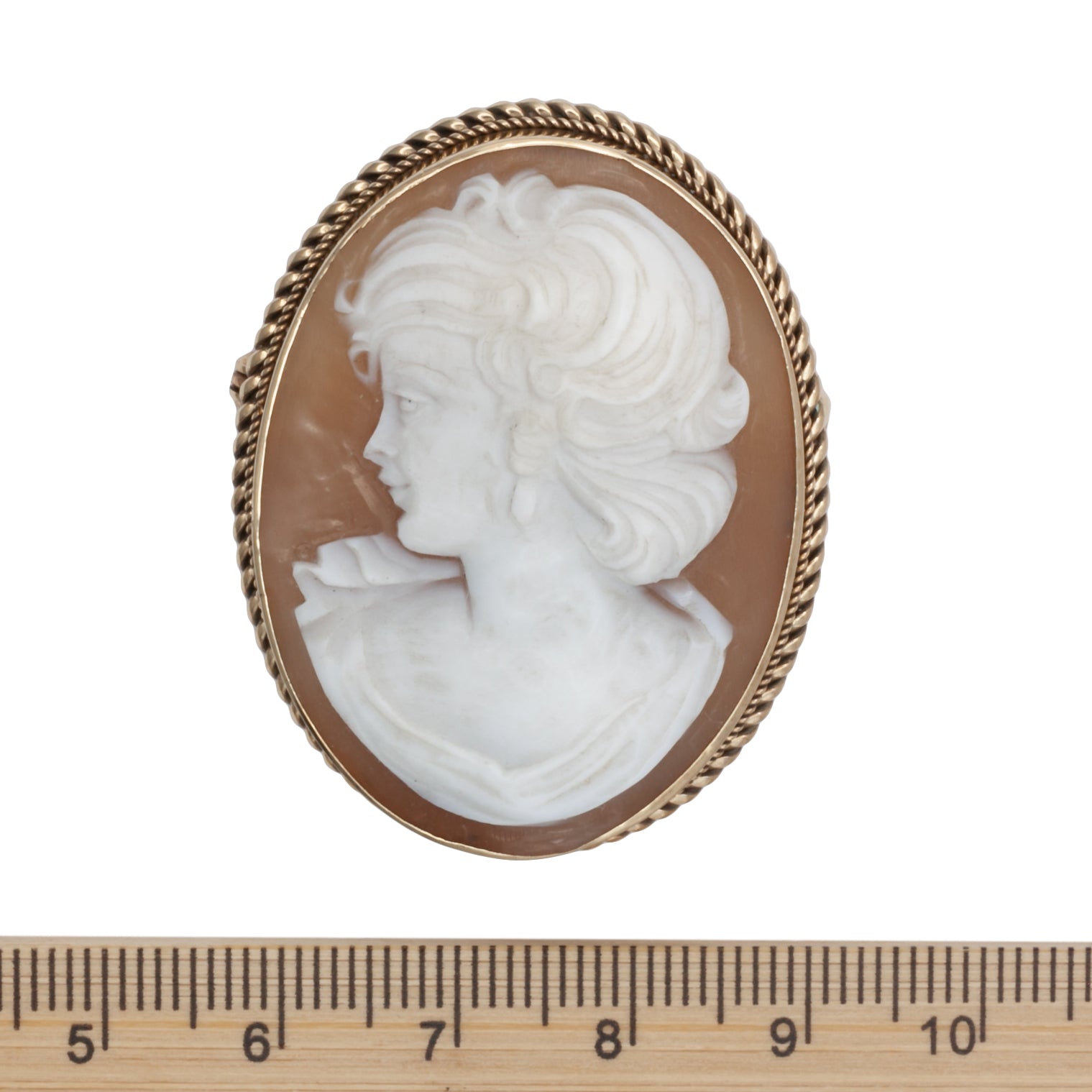 A 9ct gold cameo brooch