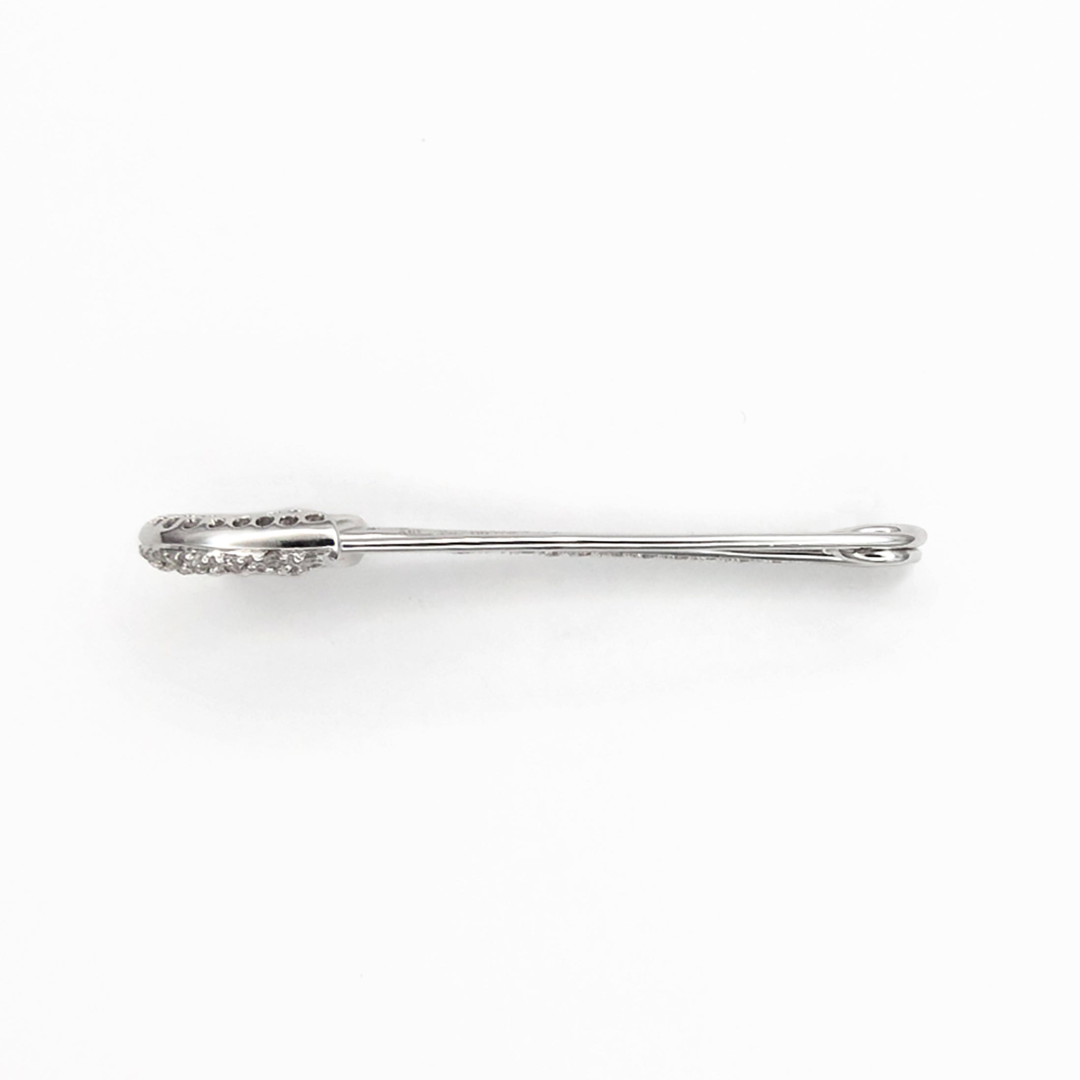 An antique 18ct white gold diamond safety pin brooch.