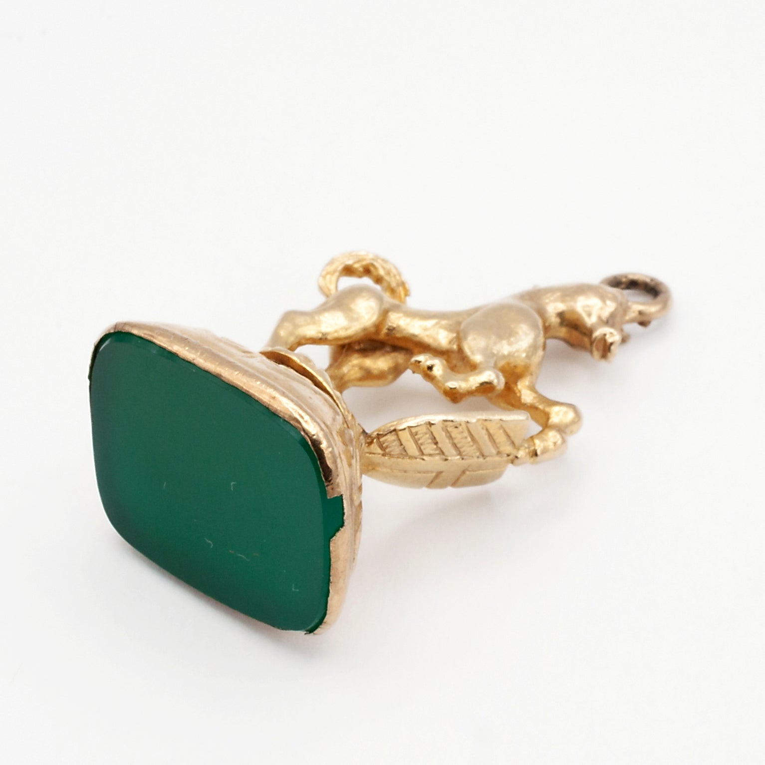 A 9ct gold green hardstone fob