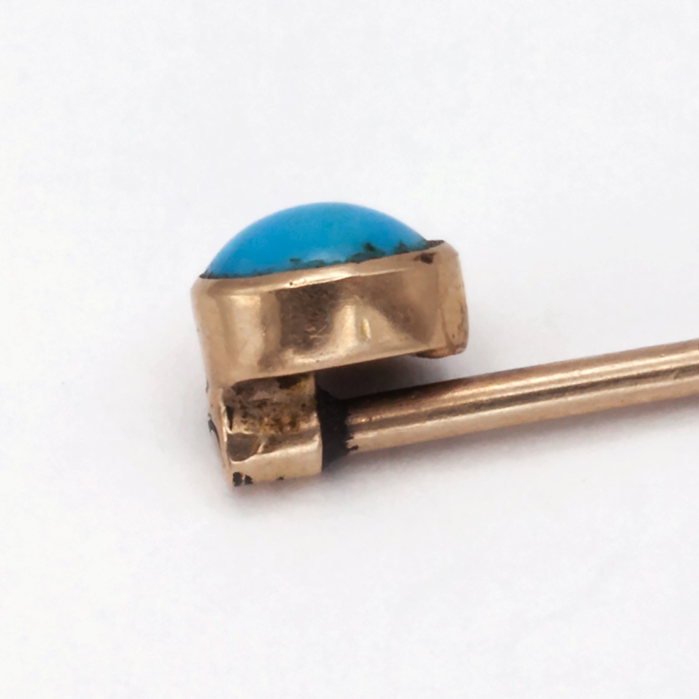 A 9ct gold turquoise tie pin