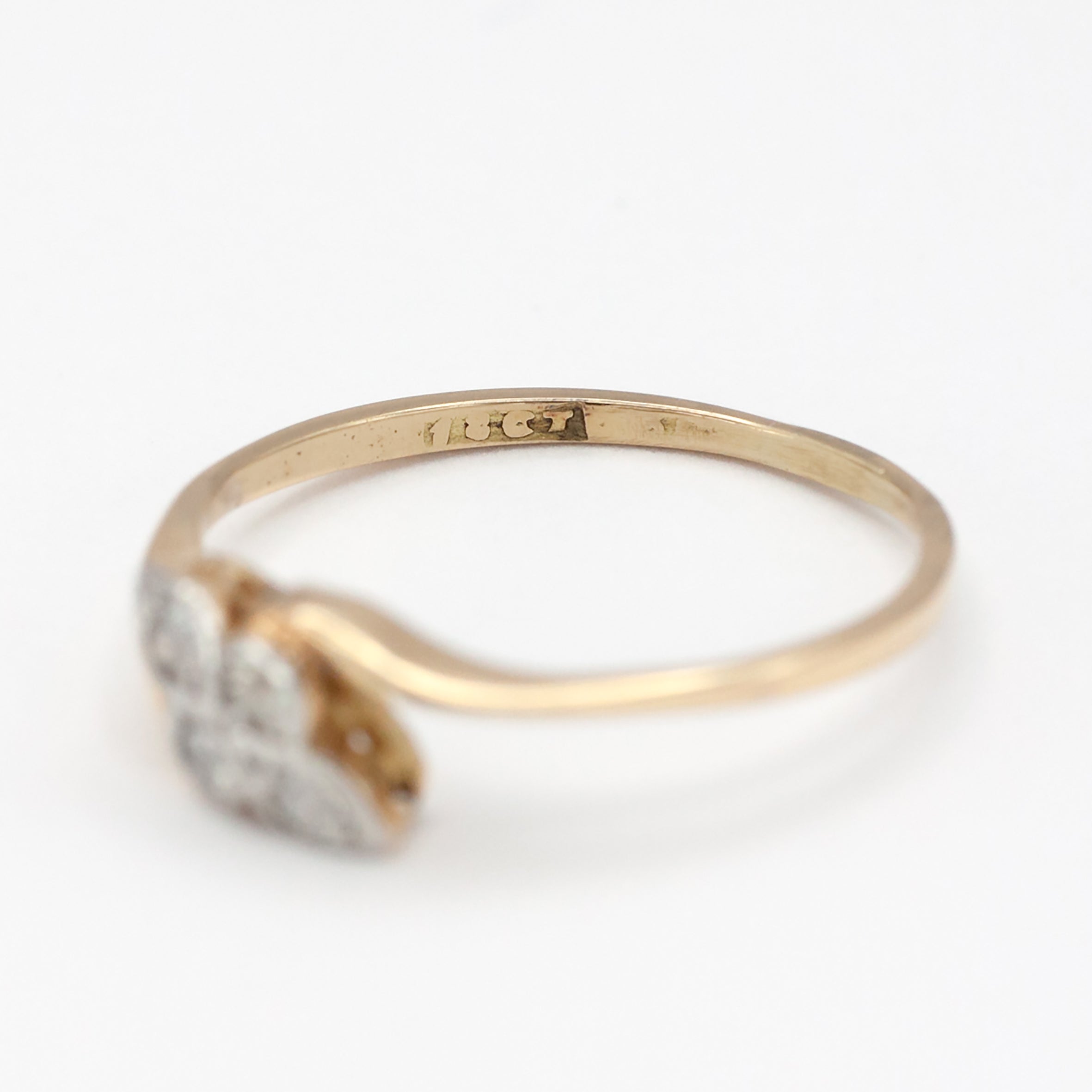 An 18ct gold diamond ring.