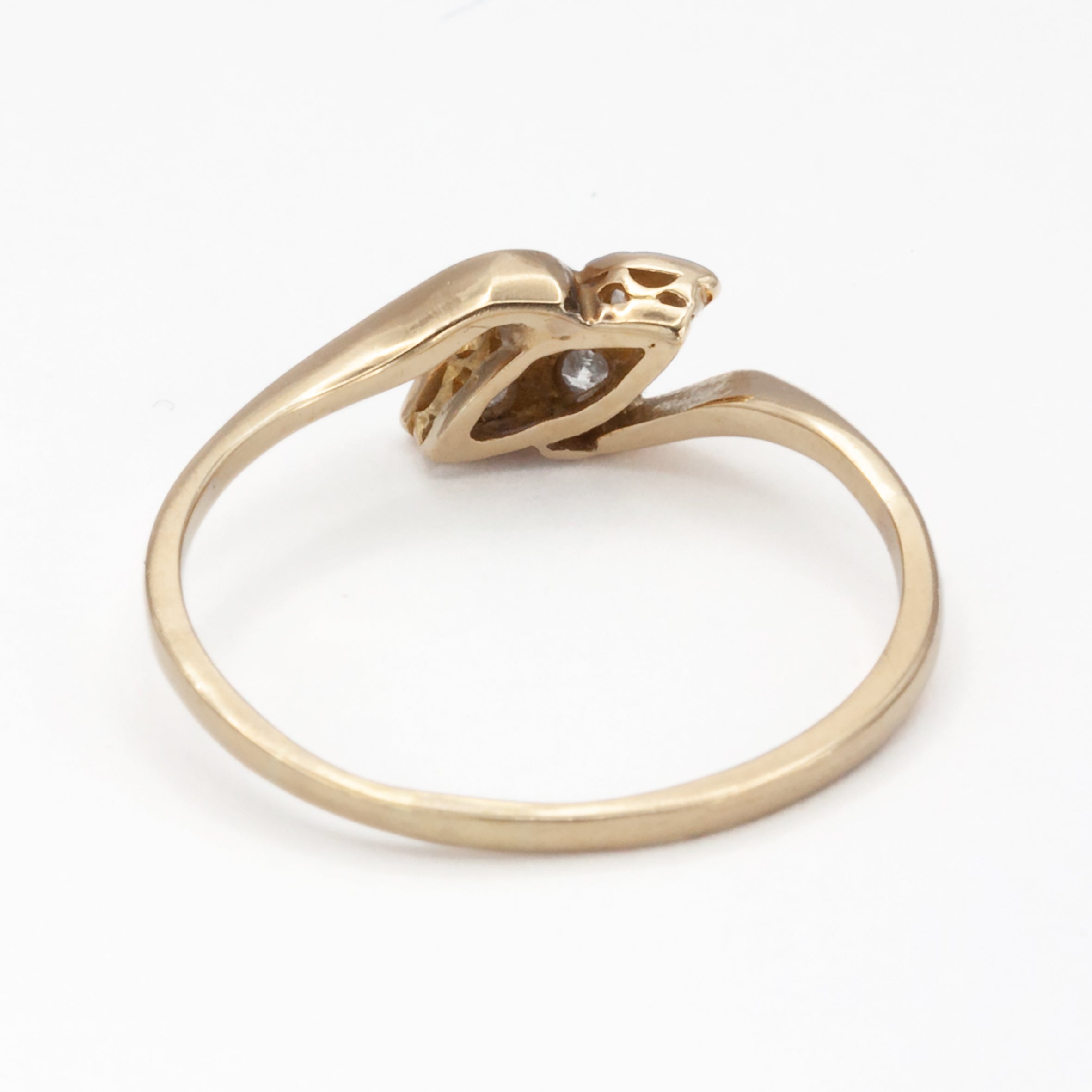 An 18ct gold diamond ring.