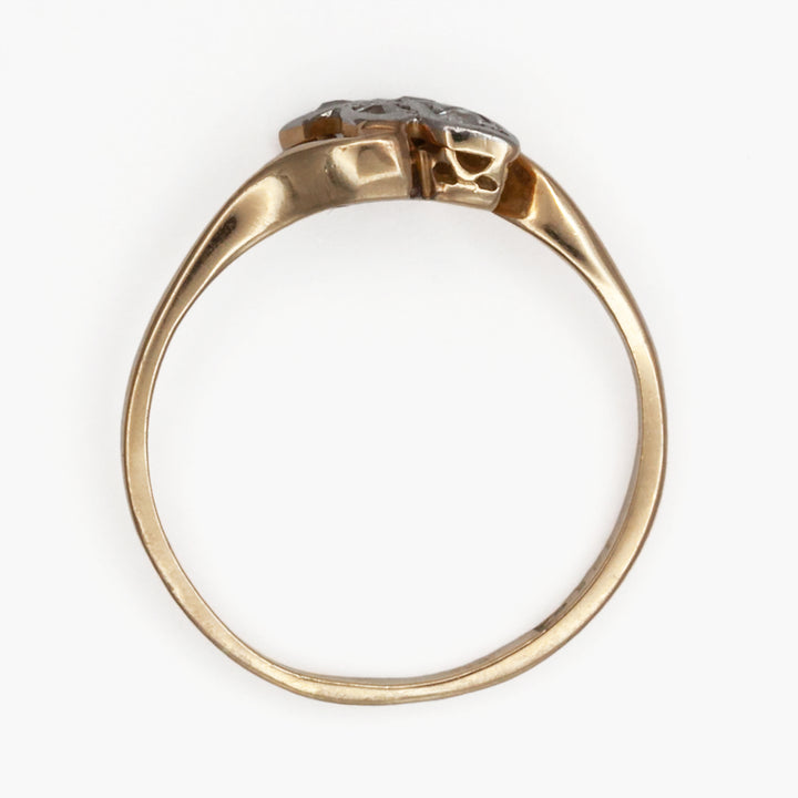 An 18ct gold diamond ring.