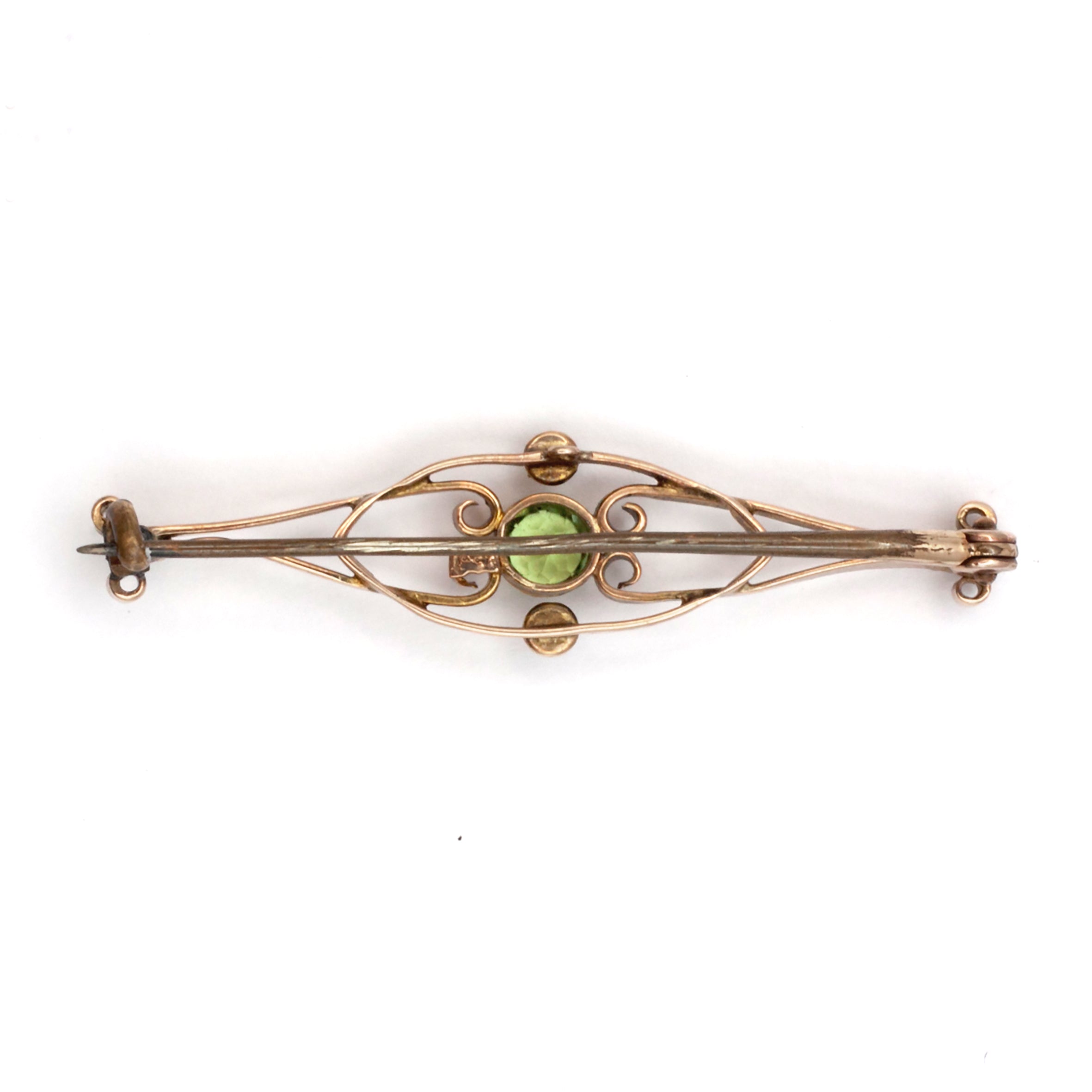 A 9ct gold peridot and seed pearl brooch