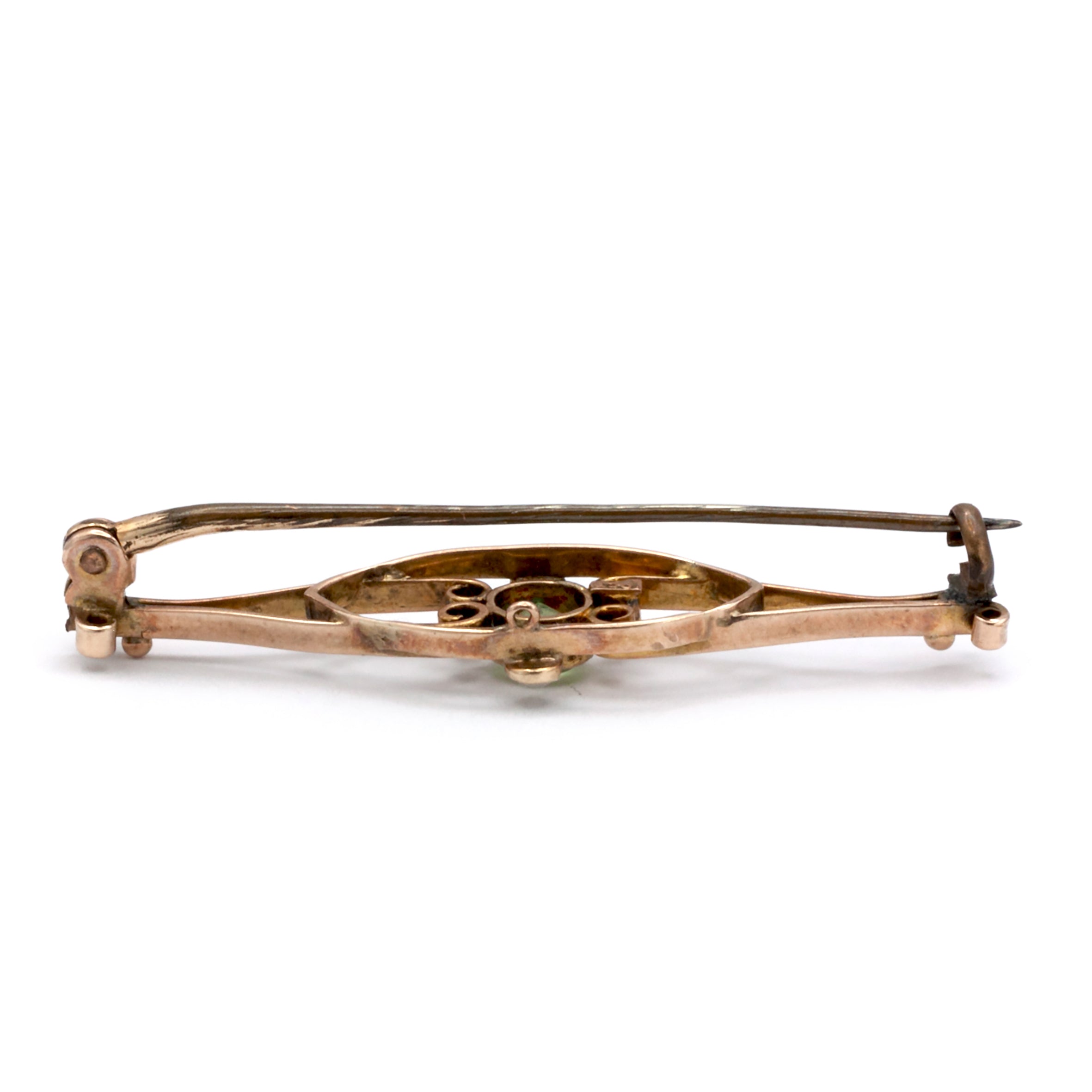 A 9ct gold peridot and seed pearl brooch