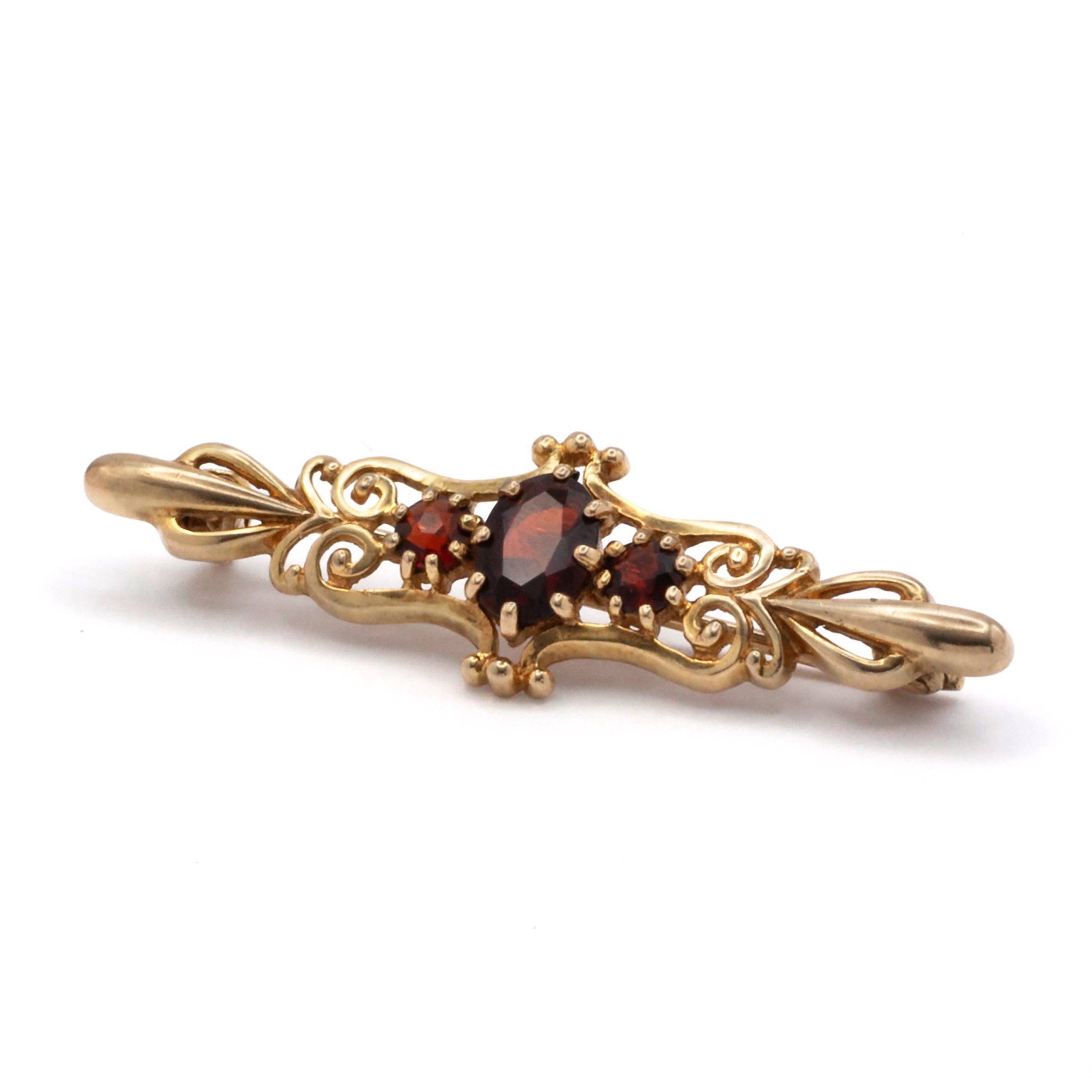 An antique 9ct gold garnet brooch