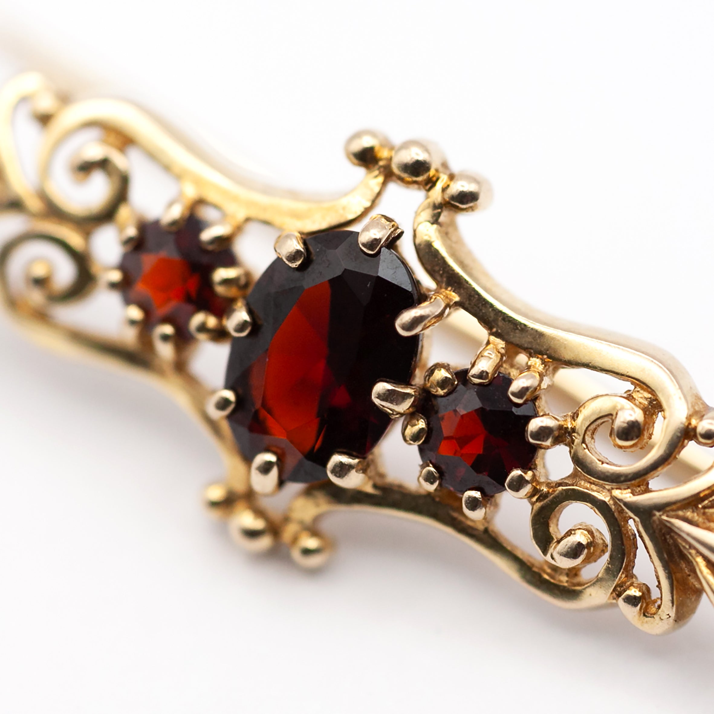 An antique 9ct gold garnet brooch