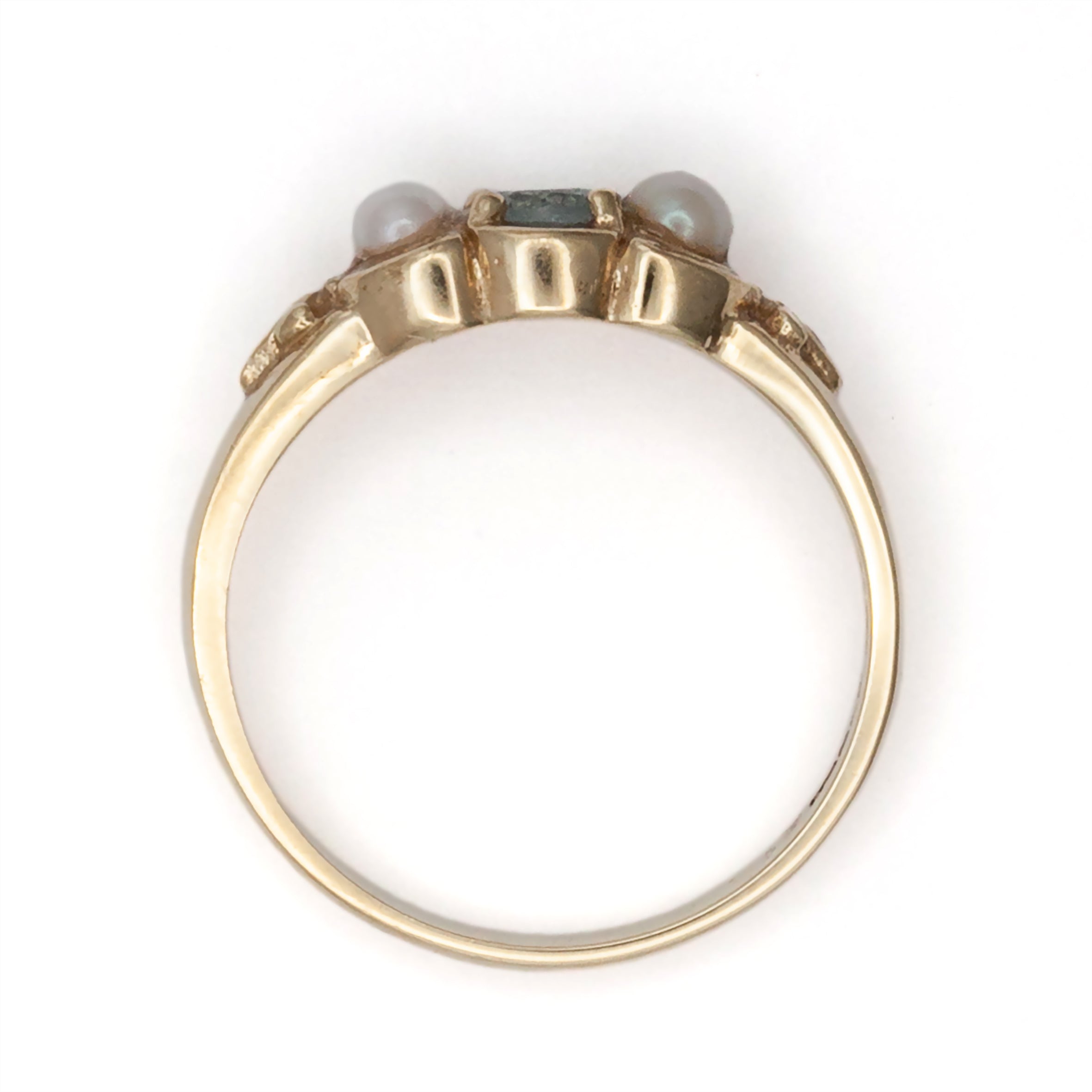 A 9ct gold topaz and pearl ring
